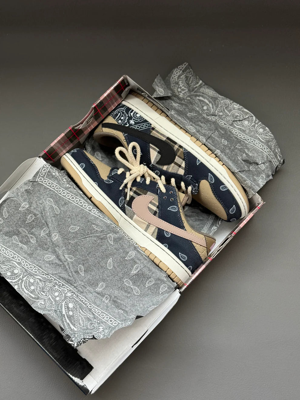 Nike SB Dunk Low x Travis Scott